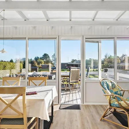 Prázdninový dům 2 Bedroom In *